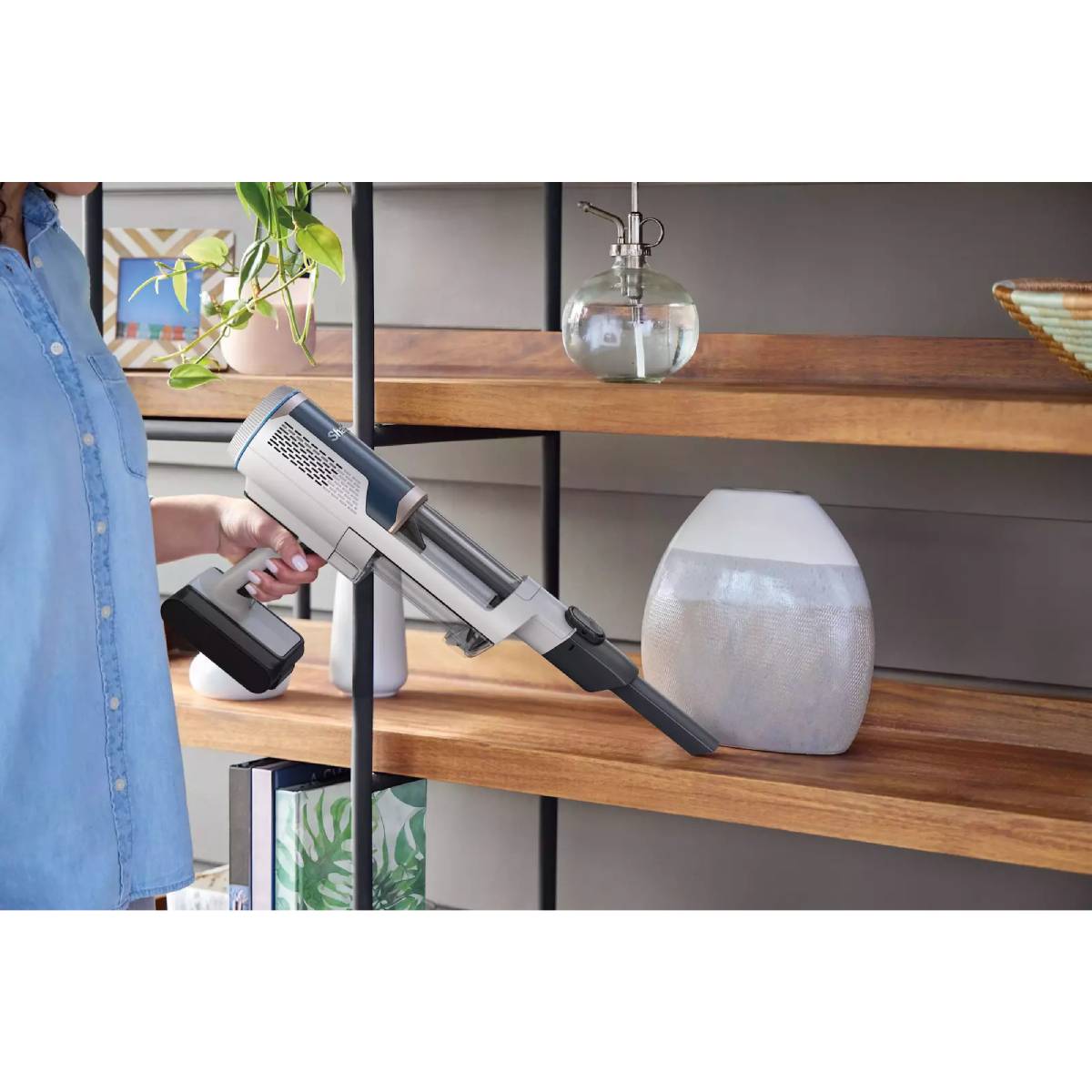 SHARK BU3521EU Cordless Stick Vacuum with Auto Empty System, White | Shark| Image 4
