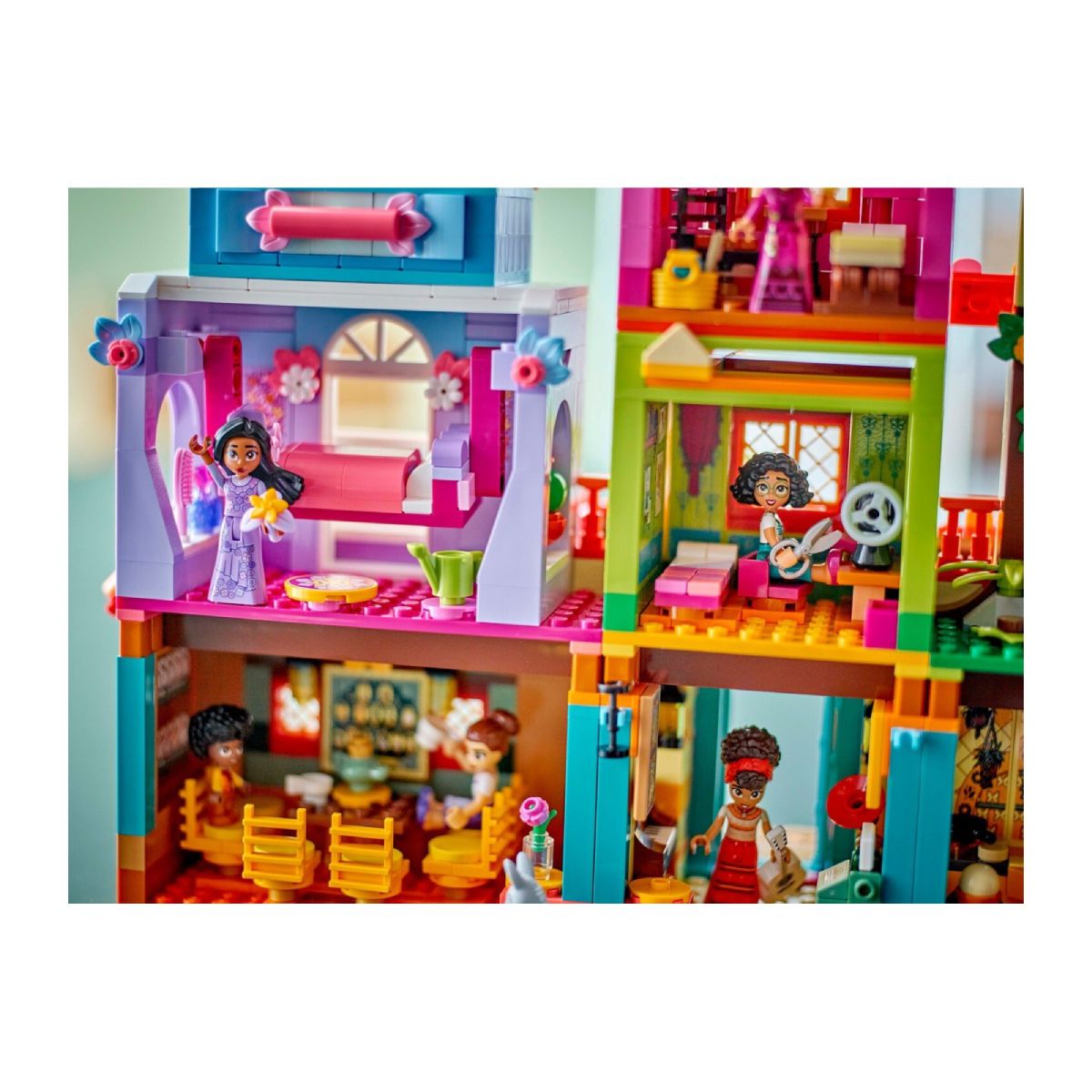 LEGO® 95813 Disney: Το Μαγικό Σπίτι της Οικογένειας Madrigal | Lego| Image 4