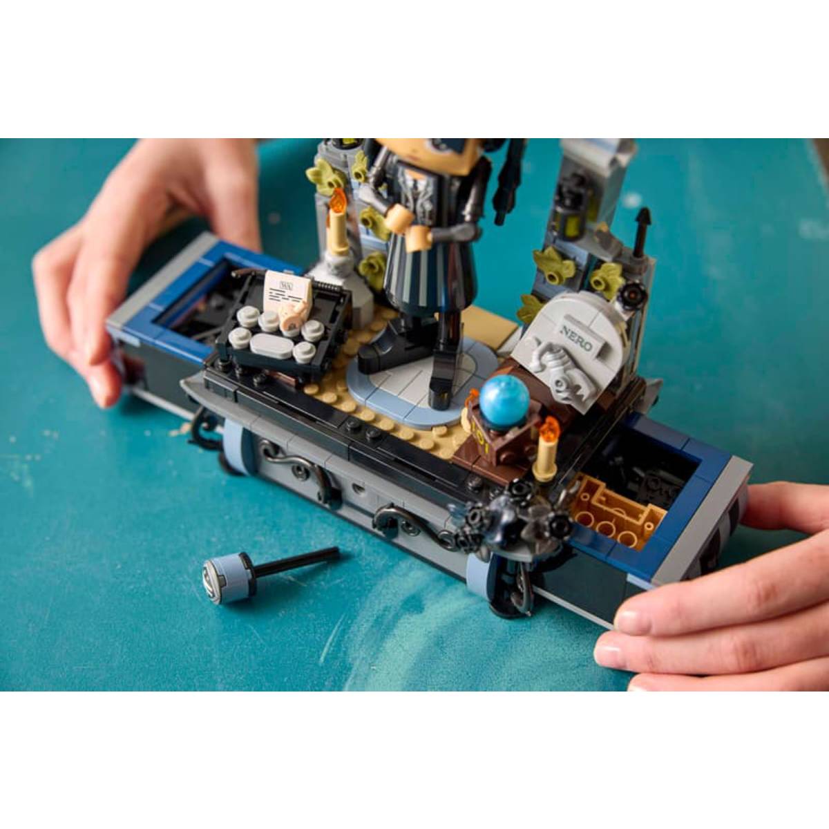 LEGO® 95974 Wednesday Sets – Wednesday Addams Φιγούρα | Lego| Image 8
