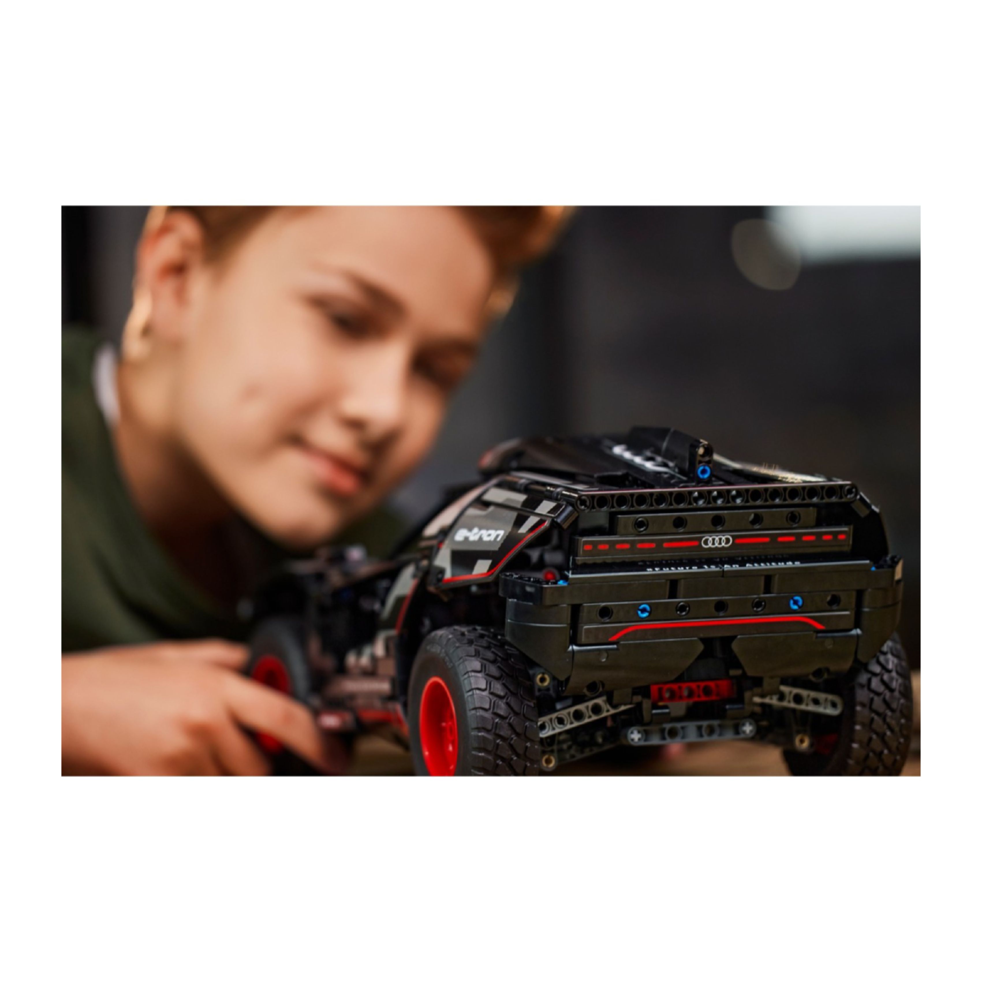 LEGO® Technic: Audi RS Q e‑tron | Lego| Image 5