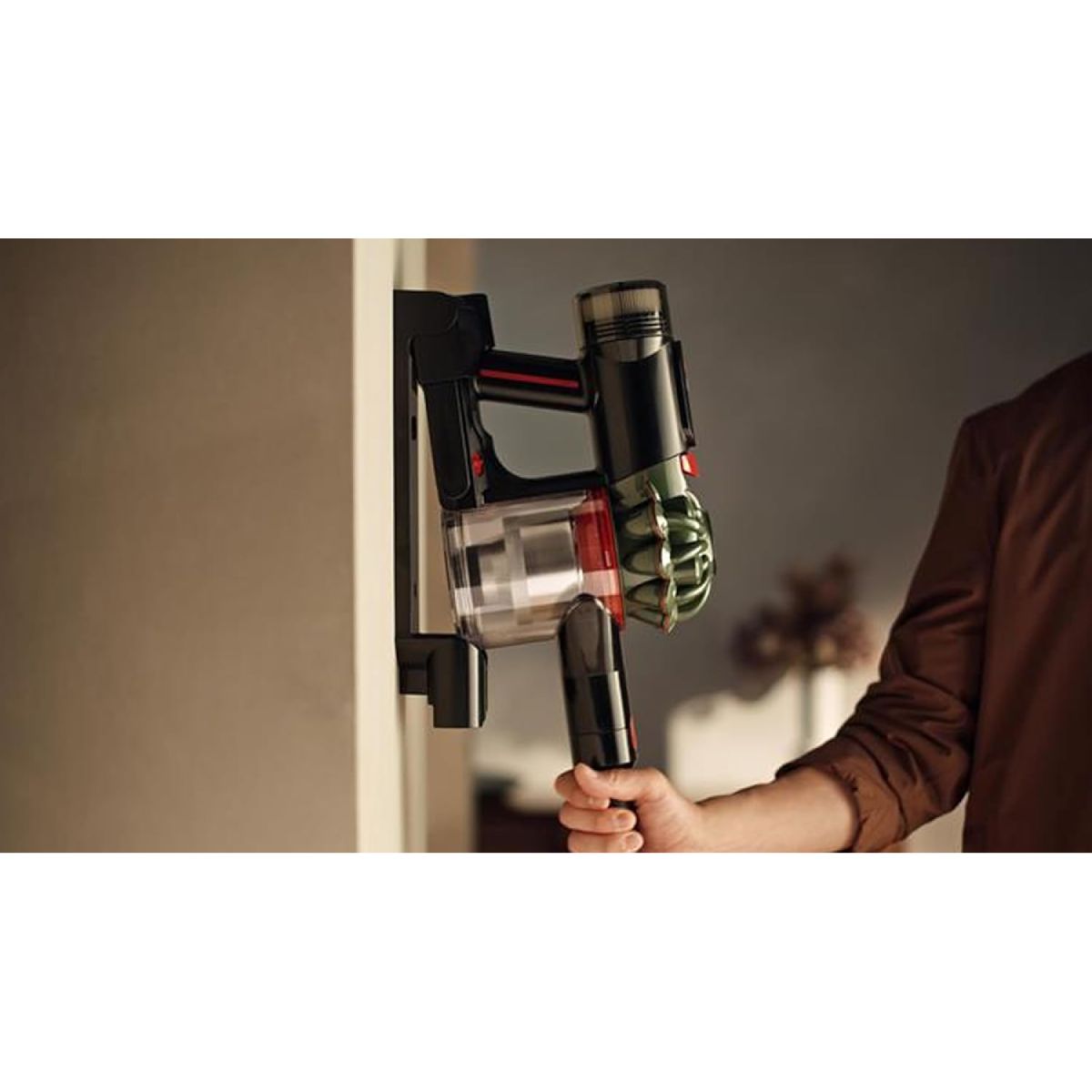 DYSON V8 Cyclone Cordless Stick Vacuum Cleaner | Dyson| Image 6