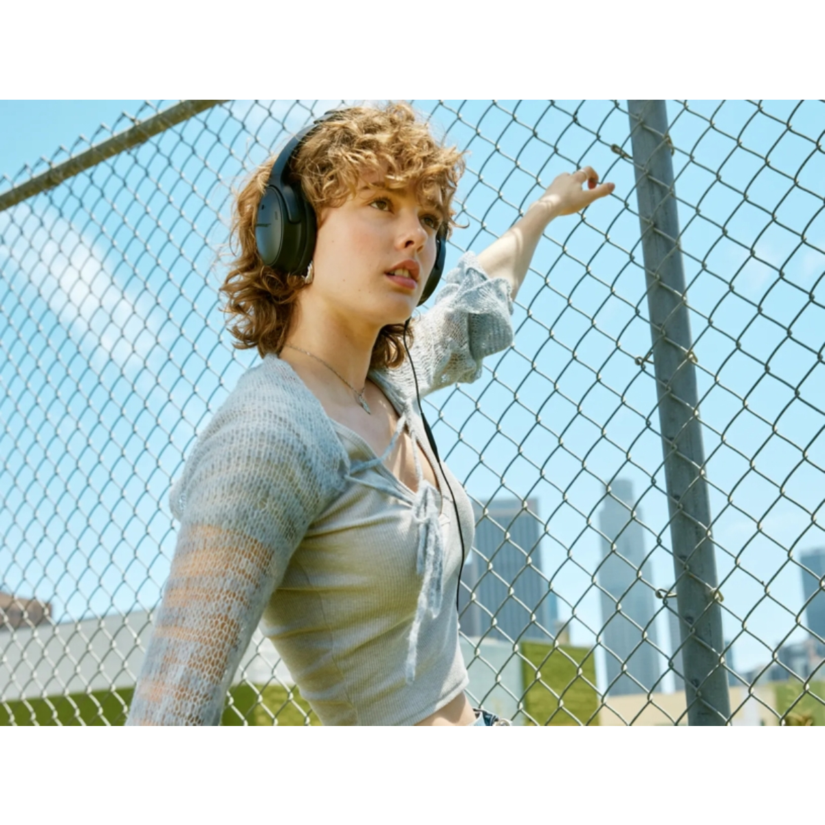 BOSE 2-884367-01 Quiet Comfort Over- Ear Wireless Noise Cancelling Headphones, Black | Bose| Image 6