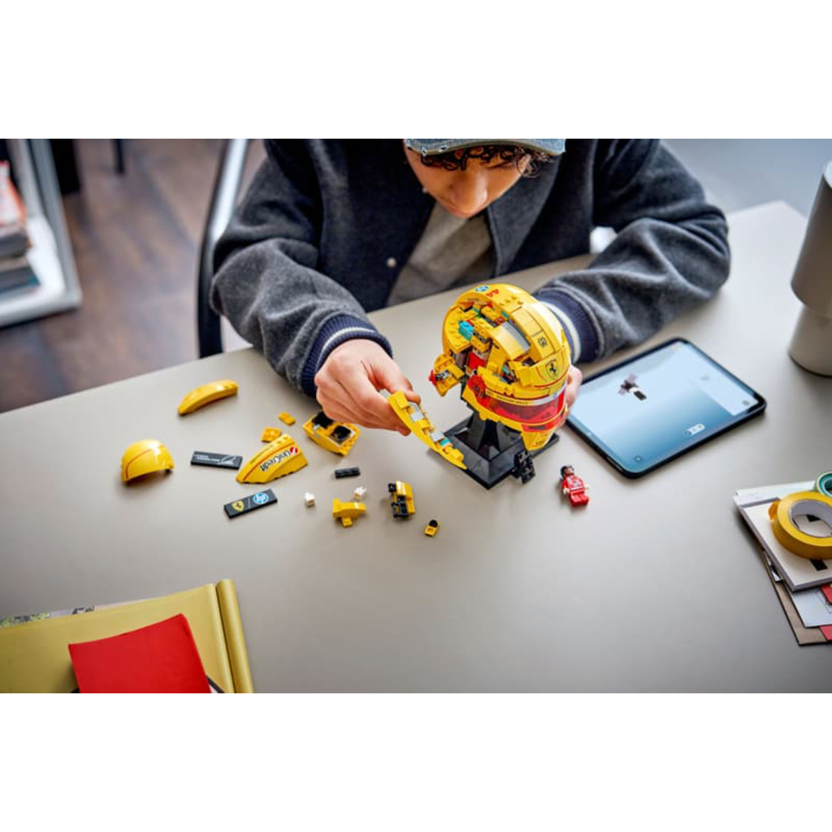 LEGO 43022 Editions Κράνος Scuderia Ferrari HP Lewis Hamilton product image  | image 11