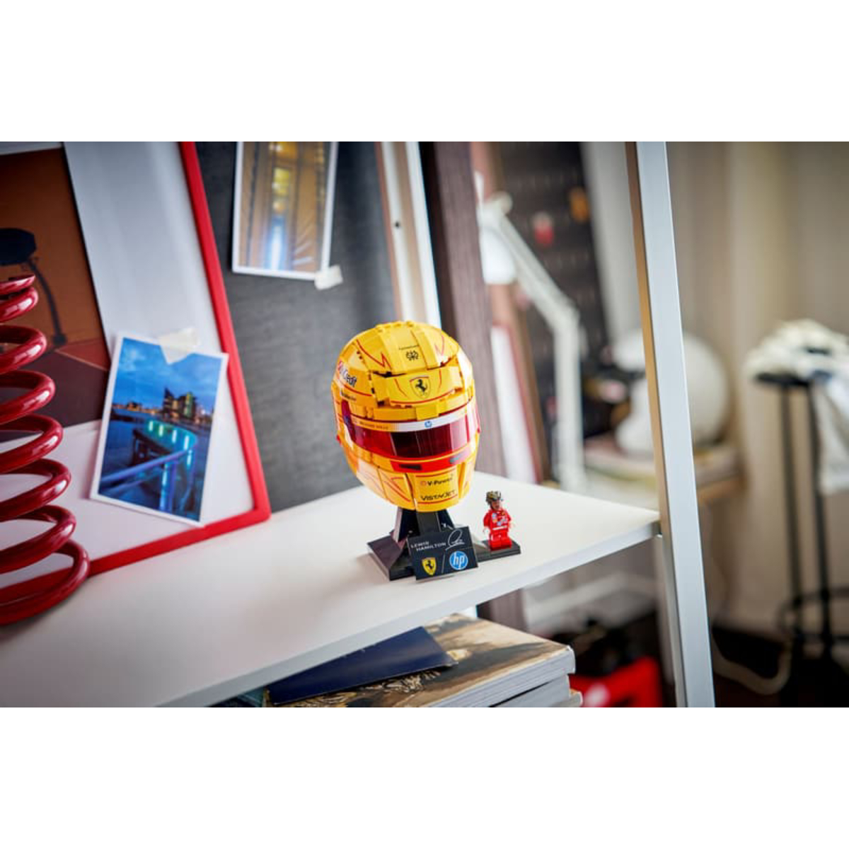 LEGO 43022 Editions Κράνος Scuderia Ferrari HP Lewis Hamilton product image  | image 10