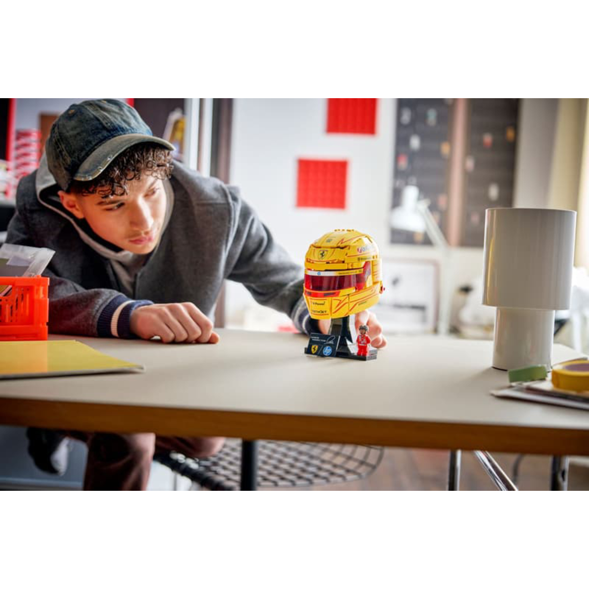 LEGO 43022 Editions Κράνος Scuderia Ferrari HP Lewis Hamilton product image  | image 8