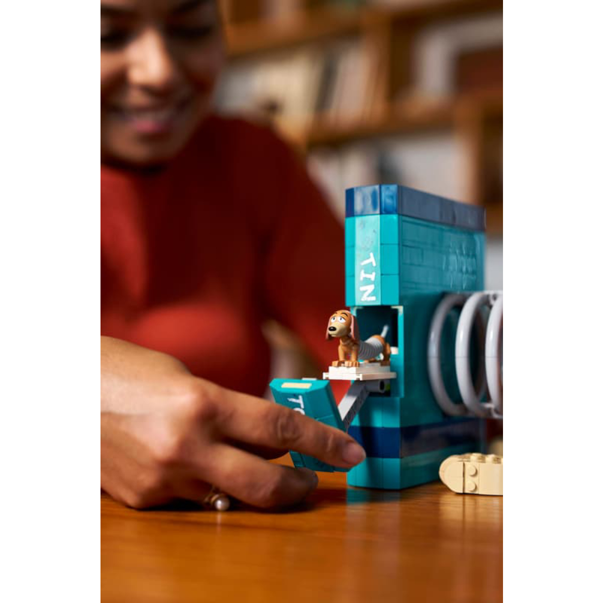 LEGO 43301 Disney Toy Story Βιβλιοστάτες Slinky Dog product image  | image 14